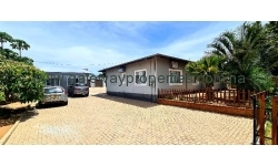Otjiwarongo - REDUCED PRICE - Spacious 3 Bedroom house with a Swimming and a seperate 2 Bedroom Flat for sale.