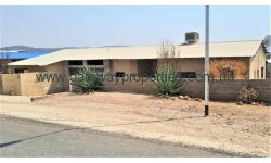 Outjo - Sole  Mandate - 4 Bedroom house with 2 Bathrooms, Double garage and a Swomming pool for sale