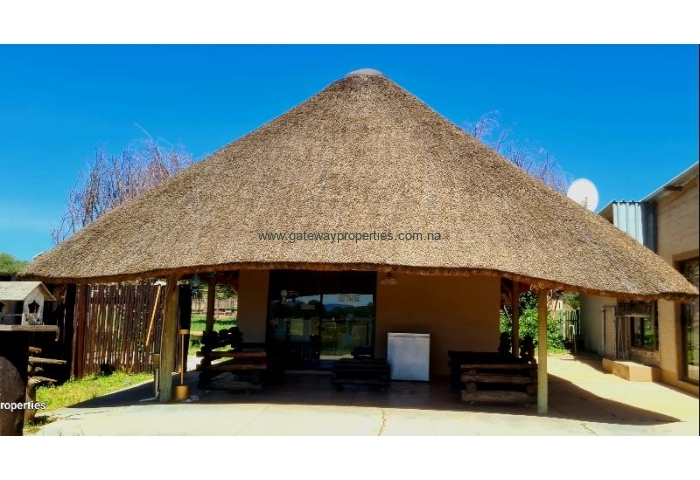 Lapa with thatched kitchen and bathroom.
