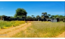 Otjiwarongo - 41 ha Fully Game fenced Smallholding utilized for mixed small scale farming. 