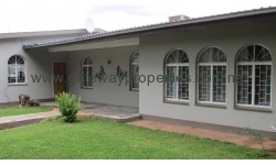Tsumeb - 3 Bedrooms / 2 Bathrooms / Swimming pool - House - Toni Pitch Street